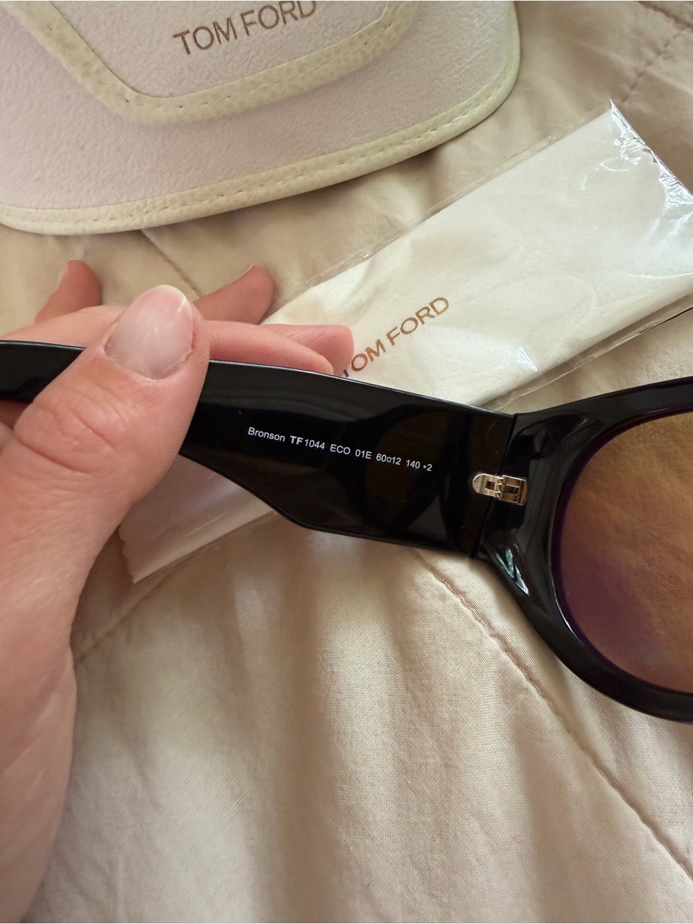 *Last Week to buy before vacation* Tom Ford Bronson Sunglasses - Picture 3 of 5